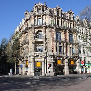 Les Cariatides